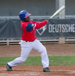 261010 Reds Tainos 0213