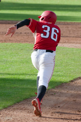 261010 Reds Tainos 0250