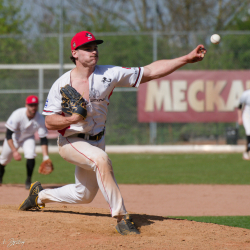 260411 Reds HDH 0721